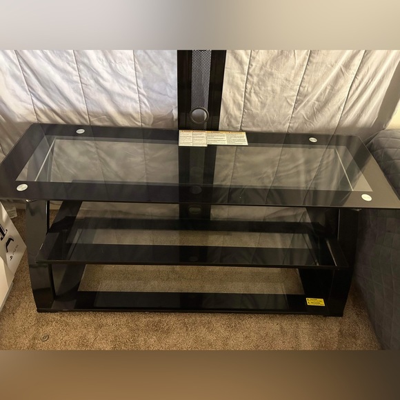 Selling because I have a new born baby on the way need space in room - Picture 3 of 4